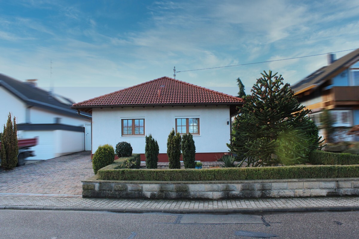 Traumhafter Bungalow auf großem Grundstück