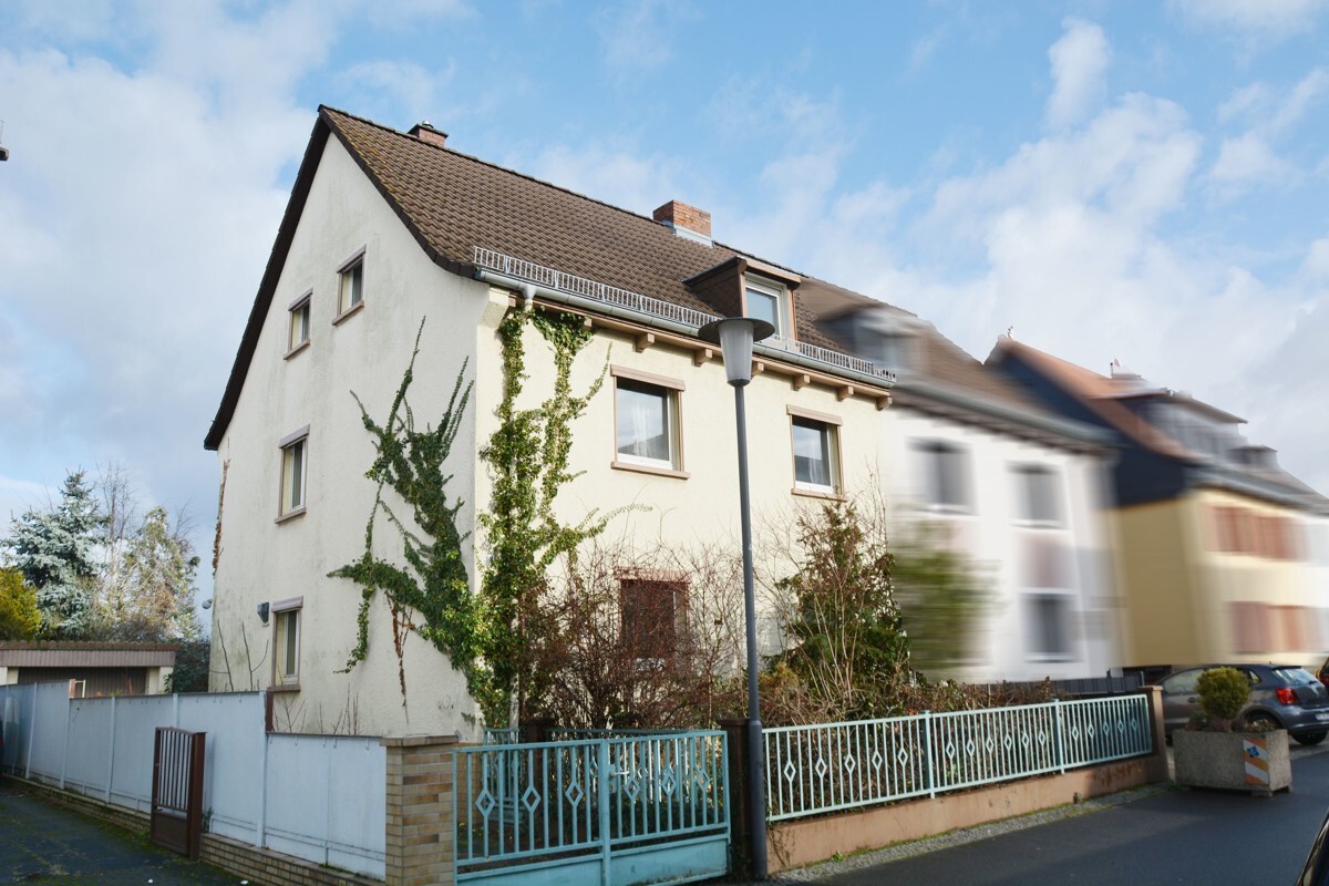 Sanierungsbedürftige Doppelhaushälfte mit 2 Wohnungen+ausgebautem DG u. Anbaupotenzial in Eppelheim