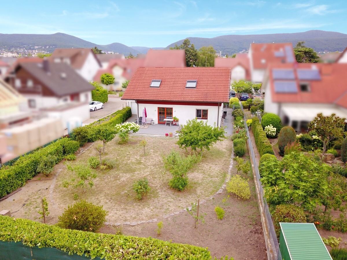 Einfamilienhaus mit großem Garten und Feldrandlage in Sackgasse von Neustadt