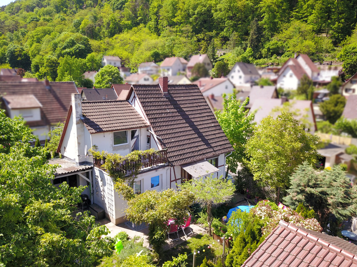 Freistehendes Einfamilienhaus mit großem Garten in idyllischer Lage von Neustadt-Schöntal