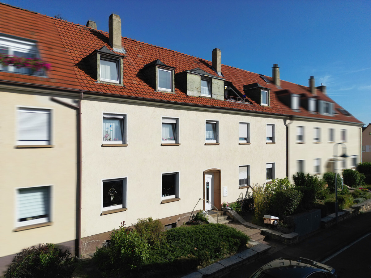 Schönes Mehrfamilienhaus mit 5 geteilten Einheiten und großzügigem Garten in Neustadt