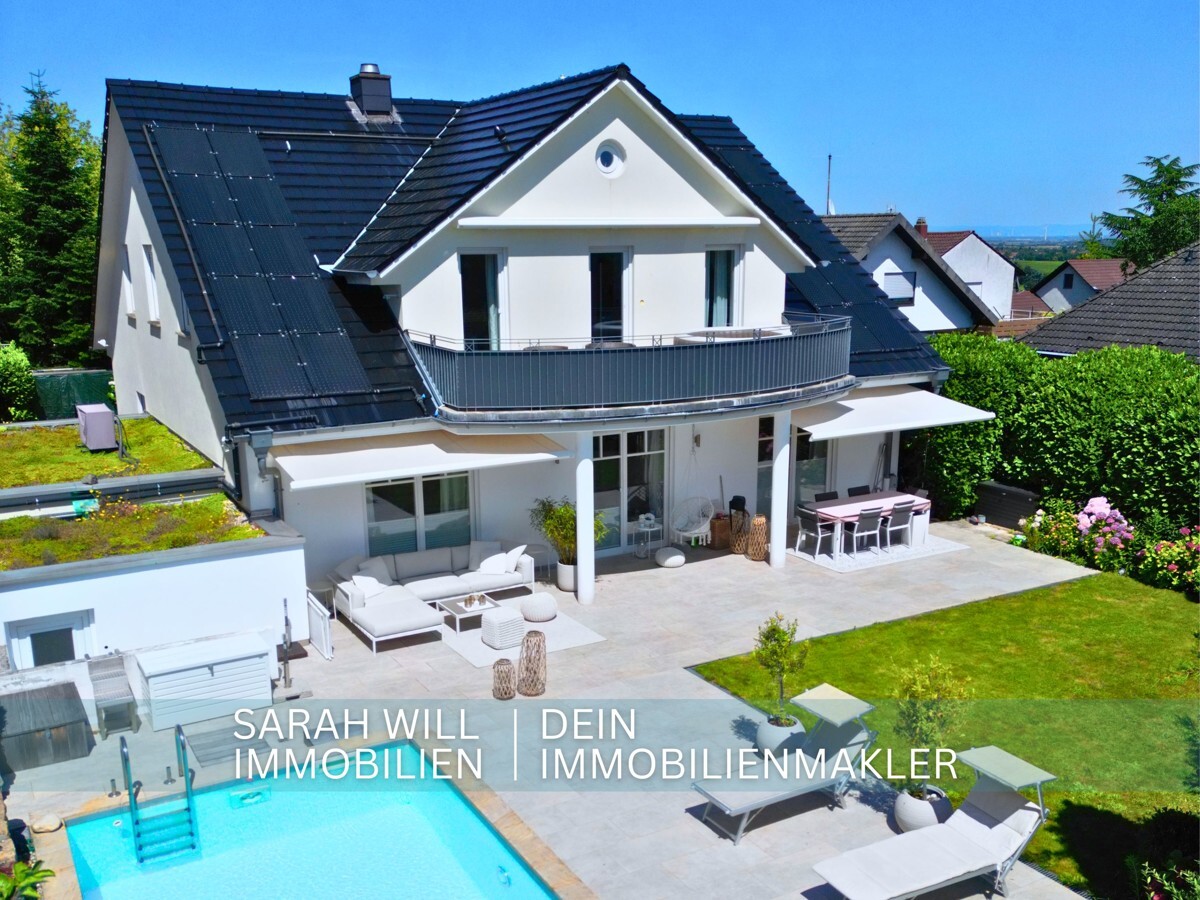 *VERKAUFT*Repräsentative Villa mit beheiztem Pool & Südgarten, Schlossblick & Blick in Rheinebene