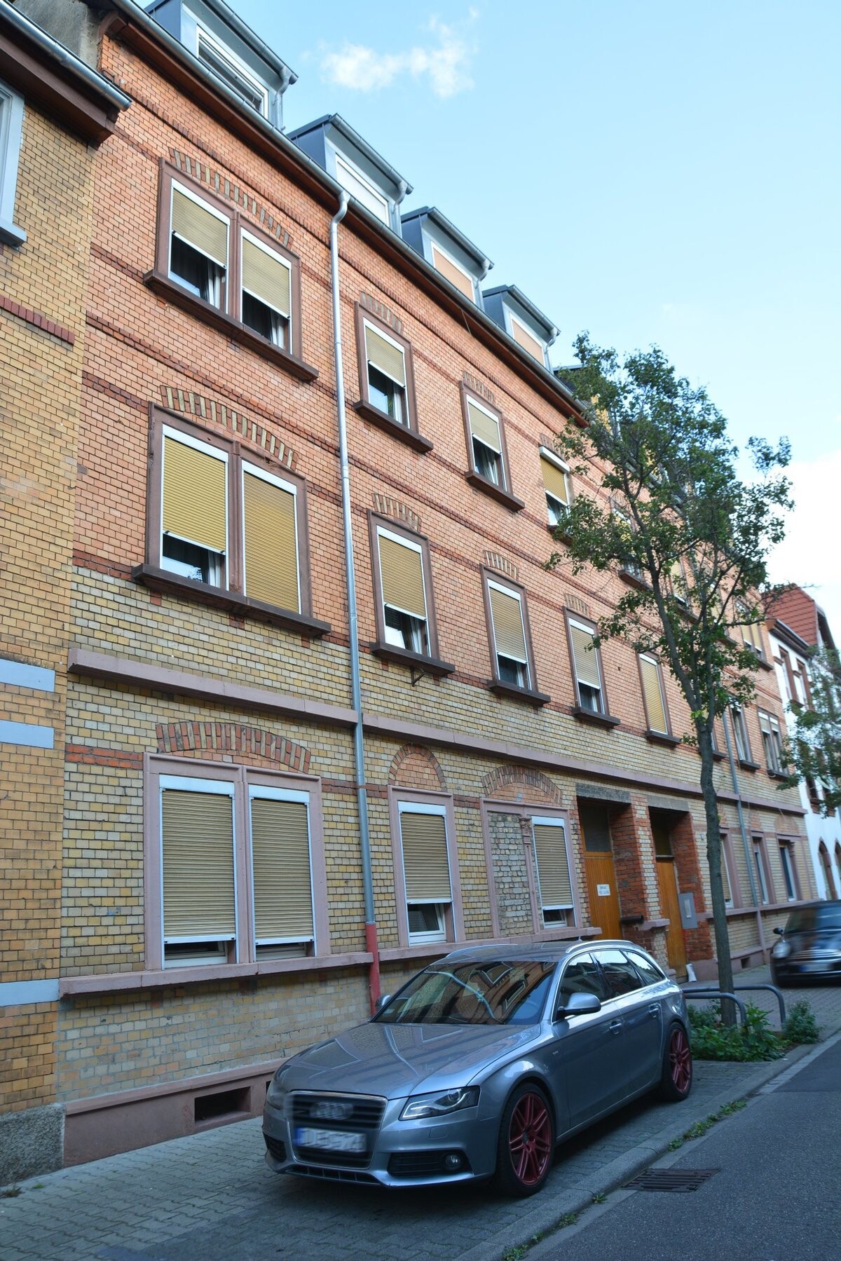 Attraktive Kapitalanlage: 7-Parteienhaus mit Innenhof und 3 Garagen in guter Lage von Mannheim