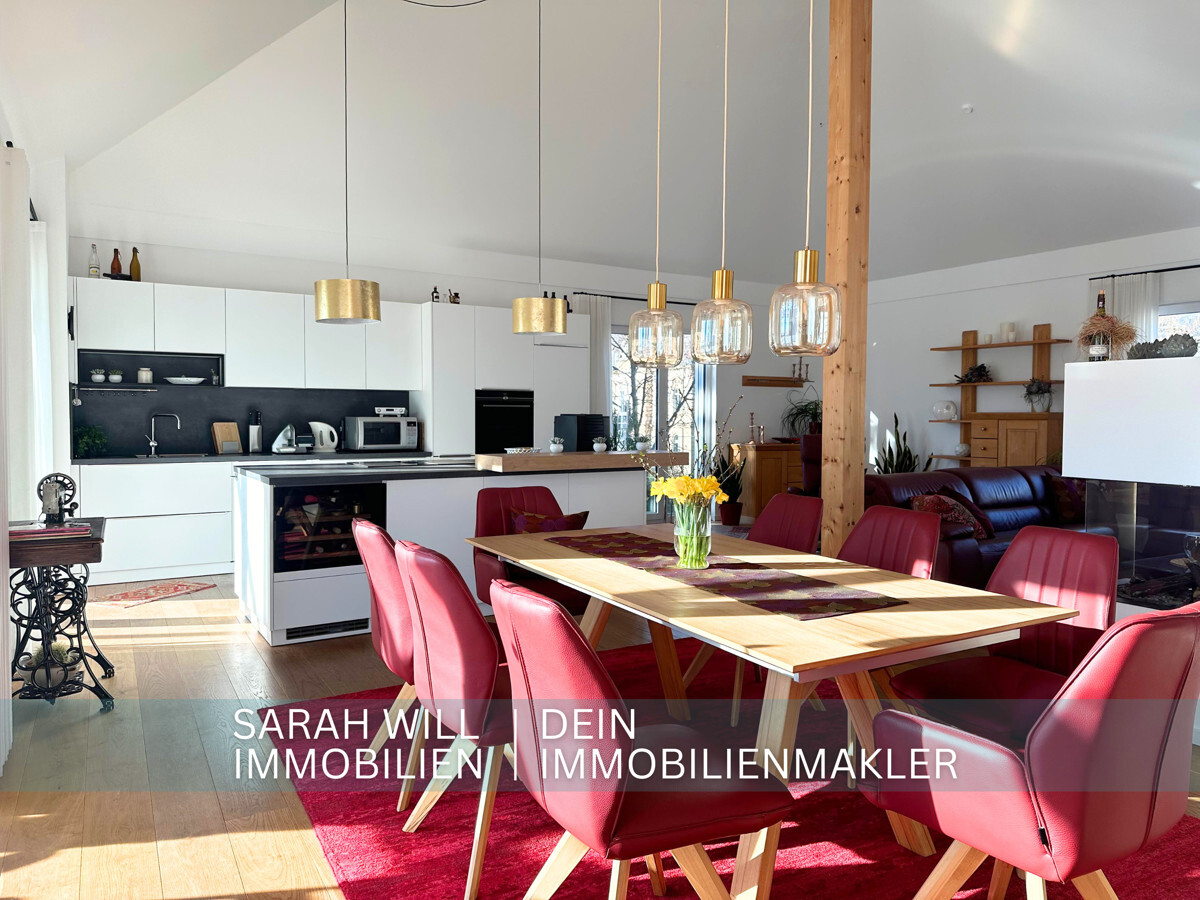 Lichtdurchflutete Penthouse-Wohnung mit weitläufiger Dachterrasse in Neustadts Zentrum