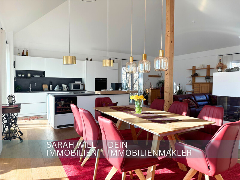 Lichtdurchflutete Penthouse-Wohnung mit weitläufiger Dachterrasse in Neustadts Zentrum