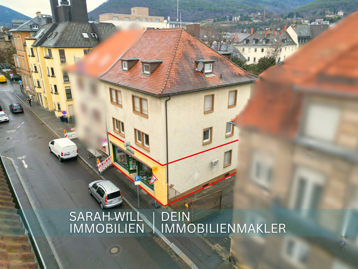 Gewerbeeinheit im Zentrum von Neustadt: Modernisiertes Ladenlokal mit Büro, Lager und Stellplatz