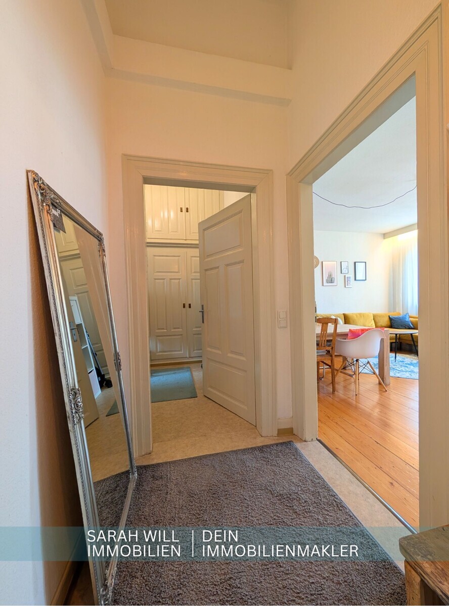 Altbauperle mit hohen Decken, Holzdielen & Balkon mit Blick zum Pfälzer Wald + Garage