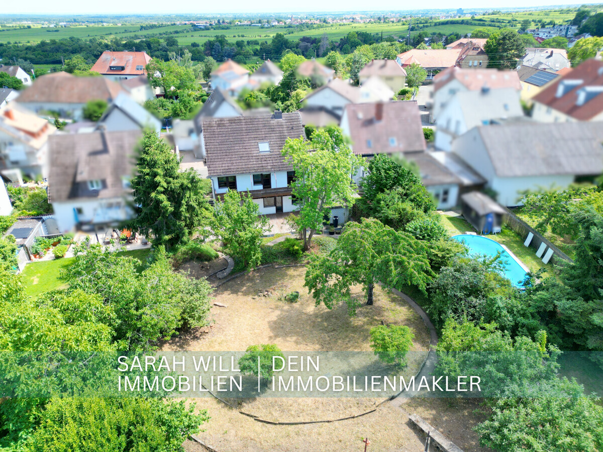Großzügiges 7,5 Zimmer Familienhaus mit Garage, großem Garten und ELW in Toplage von Königsbach