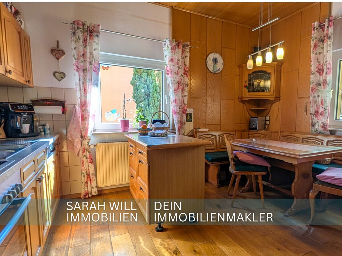 Doppelhaushälfte mit großer Terrasse & Doppelgarage in zentrumsnaher Lage in Neustadt