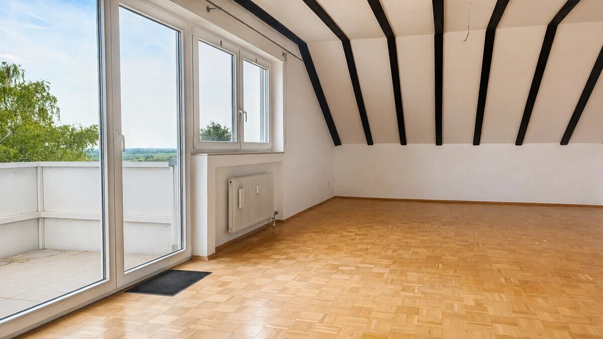 2-Zimmer-Dachgeschosswohnung mit Balkon und Weitblick