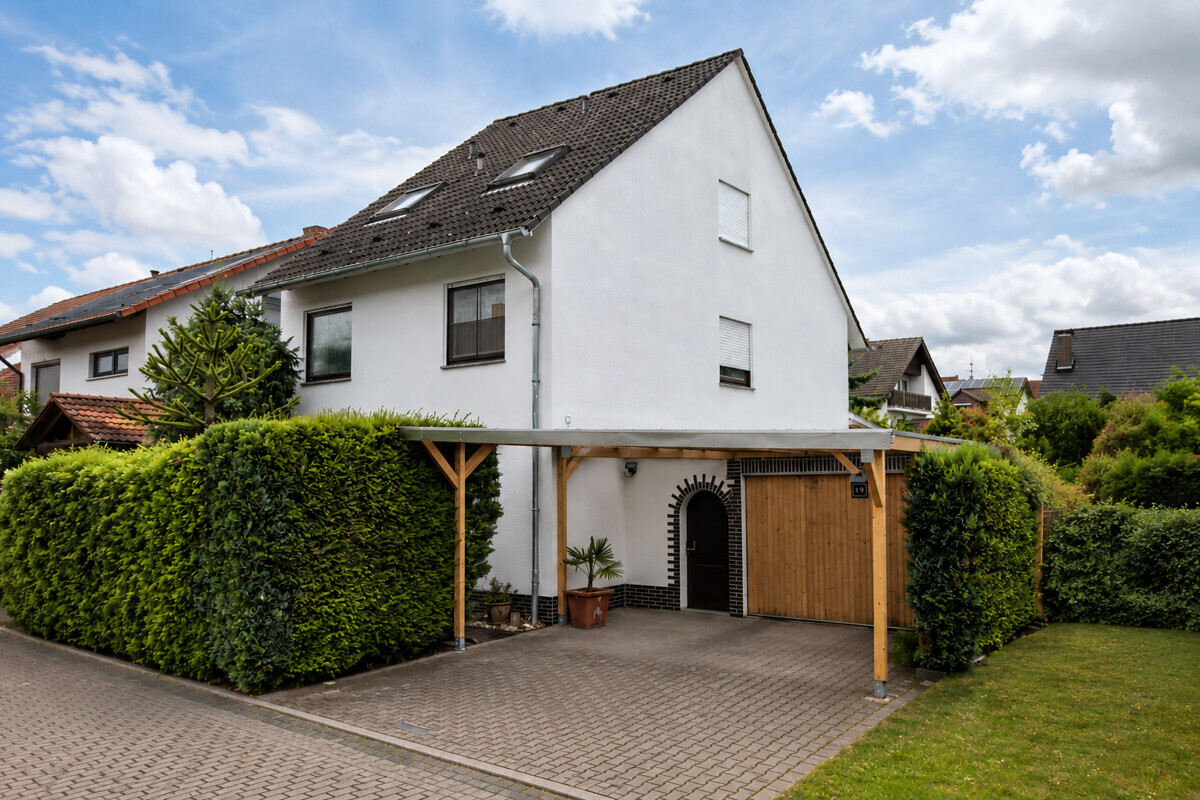 Großes Einfamilienhaus mit Garten in Sandhofen