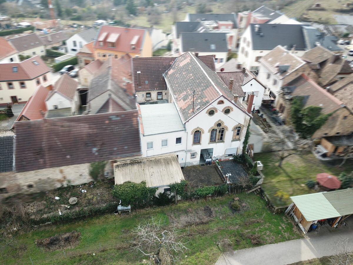 ANWESEN MIT VIEL PROJEKTPOTENZIAL IN  GUTER LAGE VON NEUSTADT