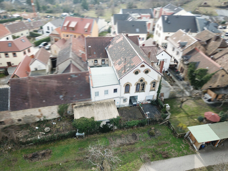 ANWESEN MIT VIEL PROJEKTPOTENZIAL IN  GUTER LAGE VON NEUSTADT