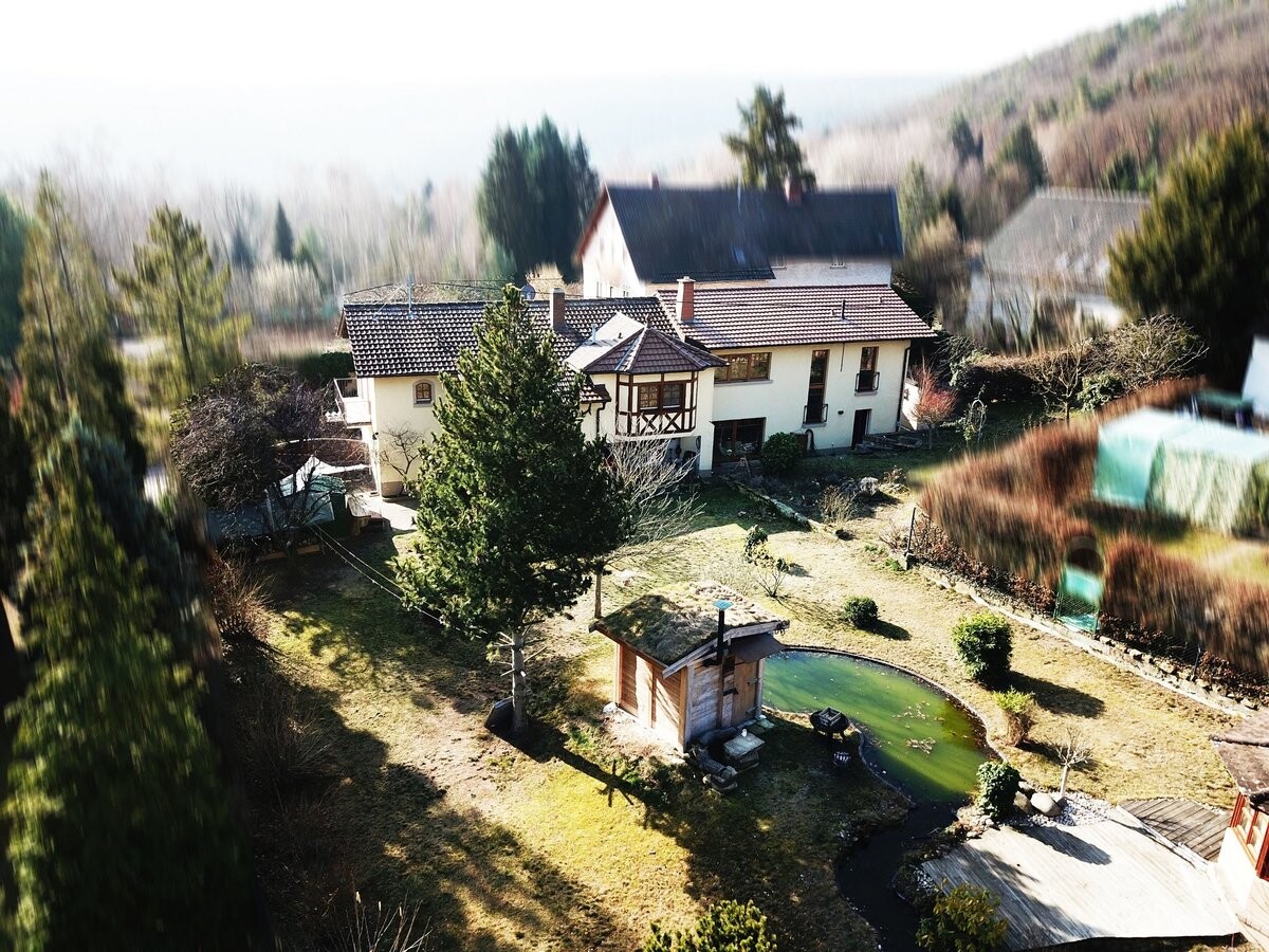 Schönes Zweifamilienhaus auf großzügigem Grundstück in Wachenheim