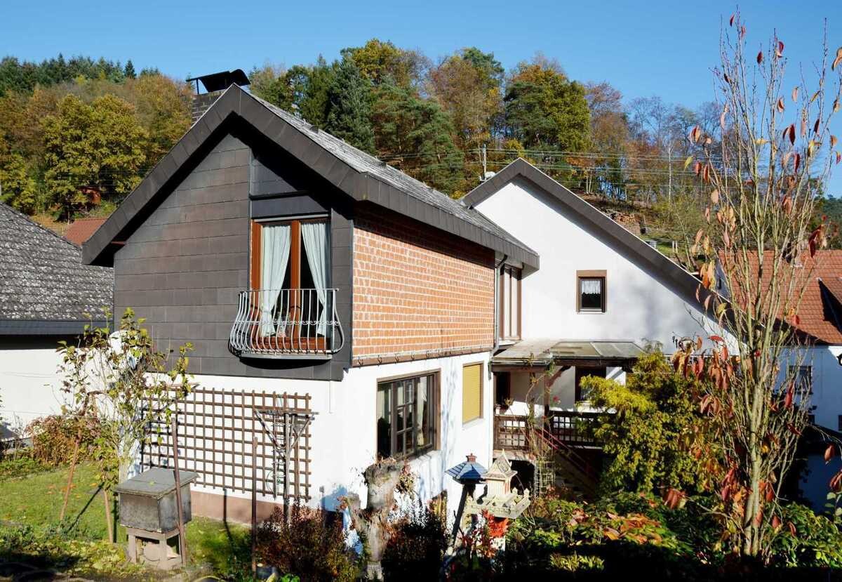 Freistehendes Einfamilienhaus in idyllischer Lage für junge Familien