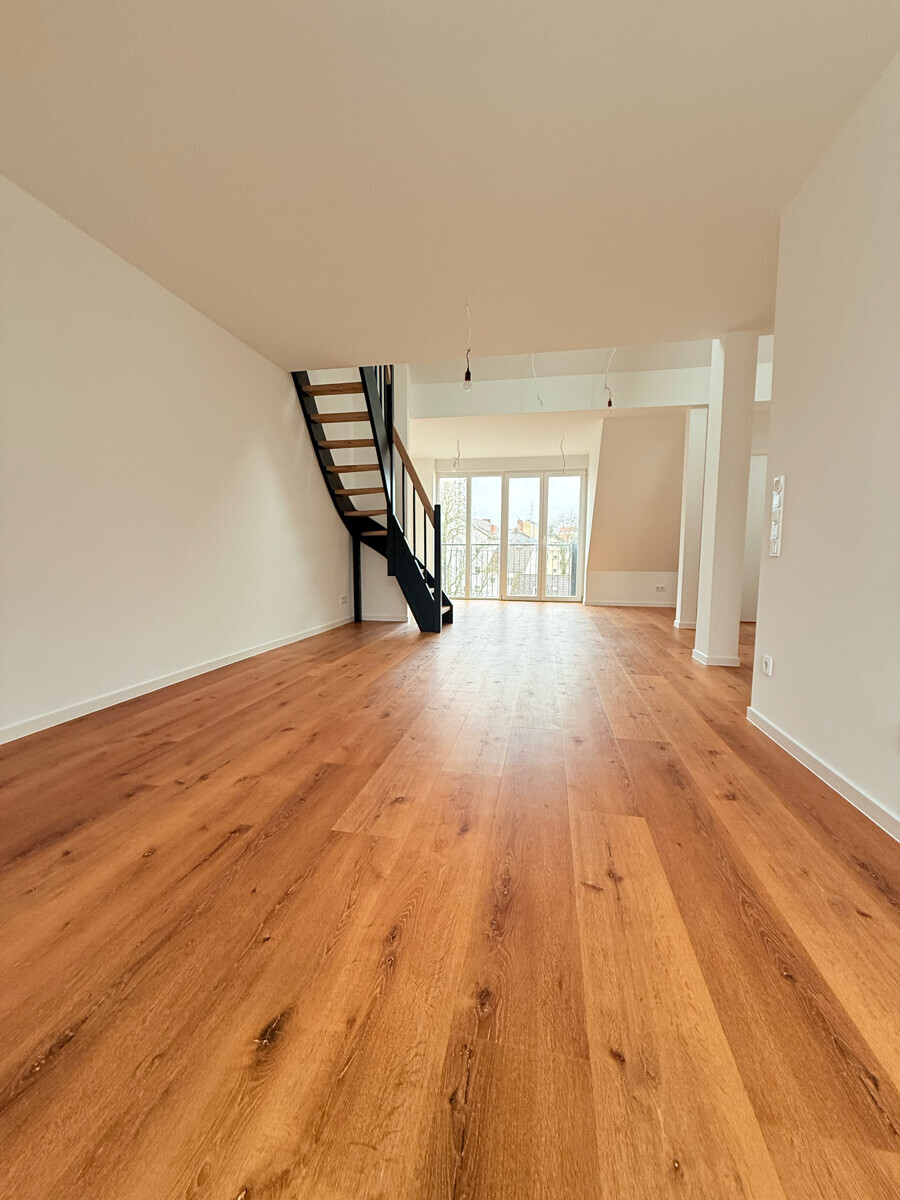 Blick Richtung Balkon/ Küche/Esszimmer