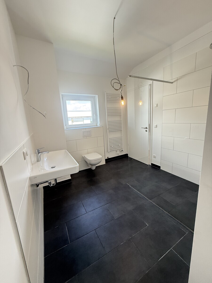 En-Suite Bad mit Nische:Waschmaschine 