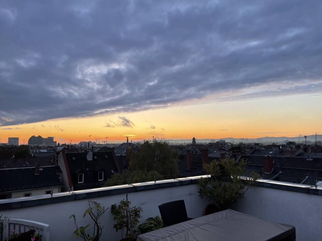 Ausblick von Dachterrasse abends