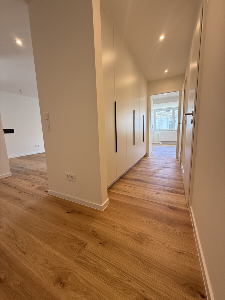 Blick in Flur/Einbauschrank