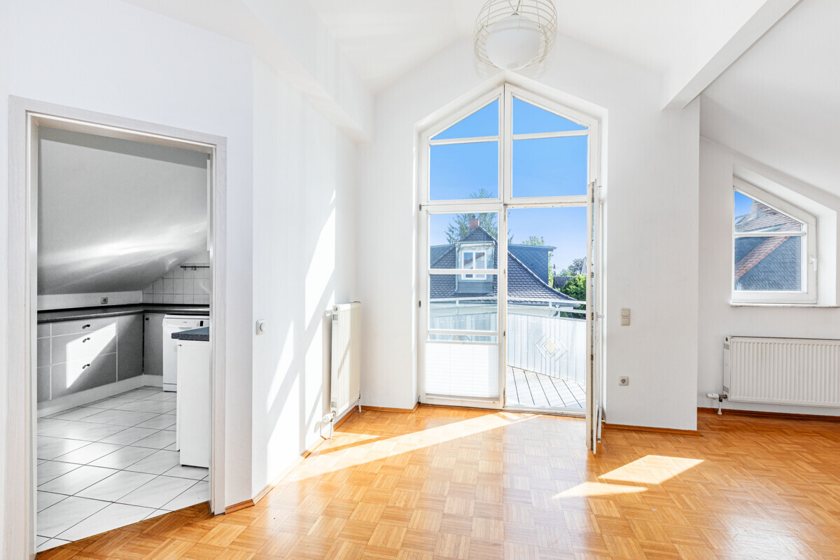 Blick auf Küche und Balkon