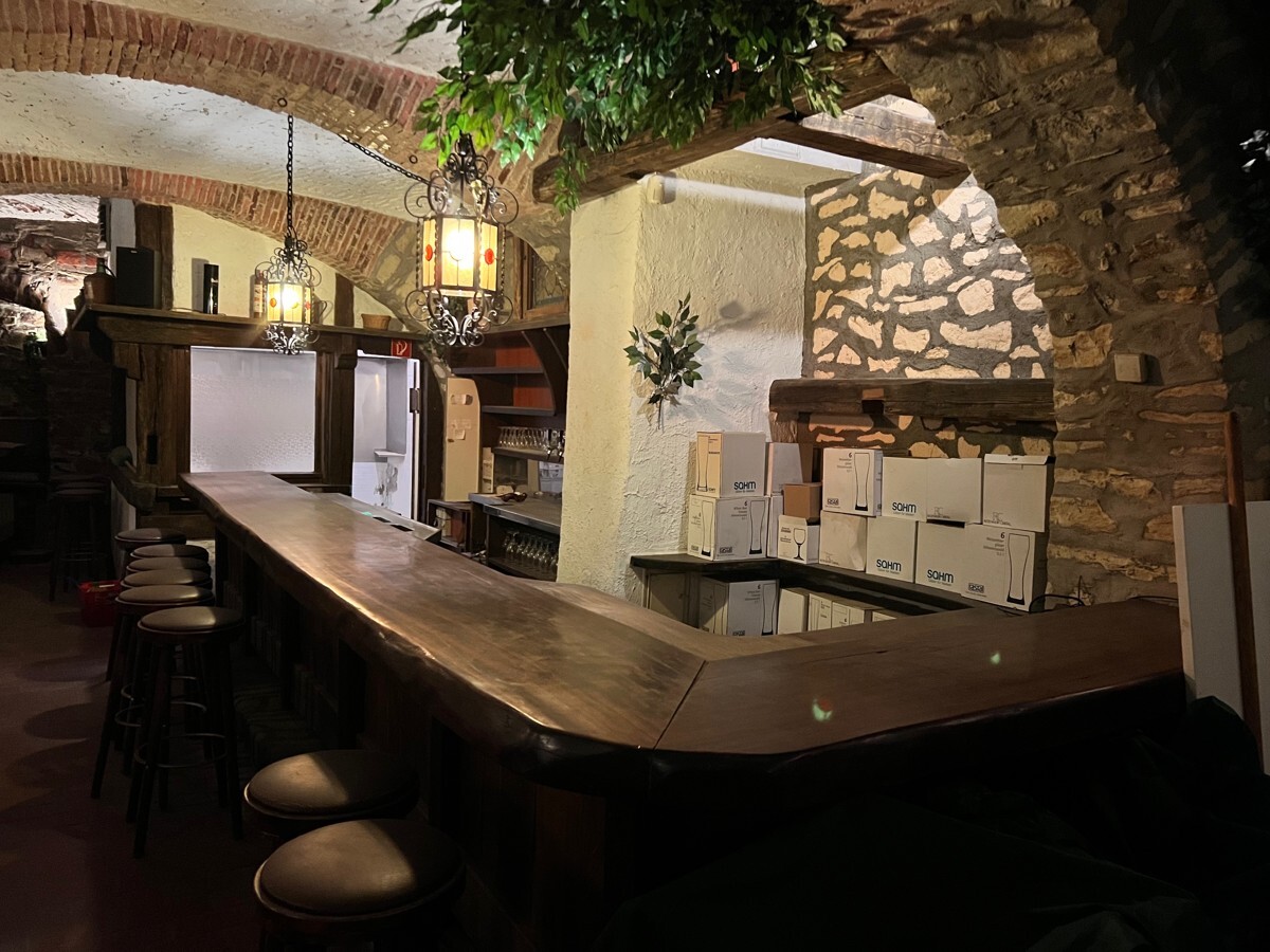 Bar im Keller
