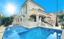 Villa mit Swimmingpool