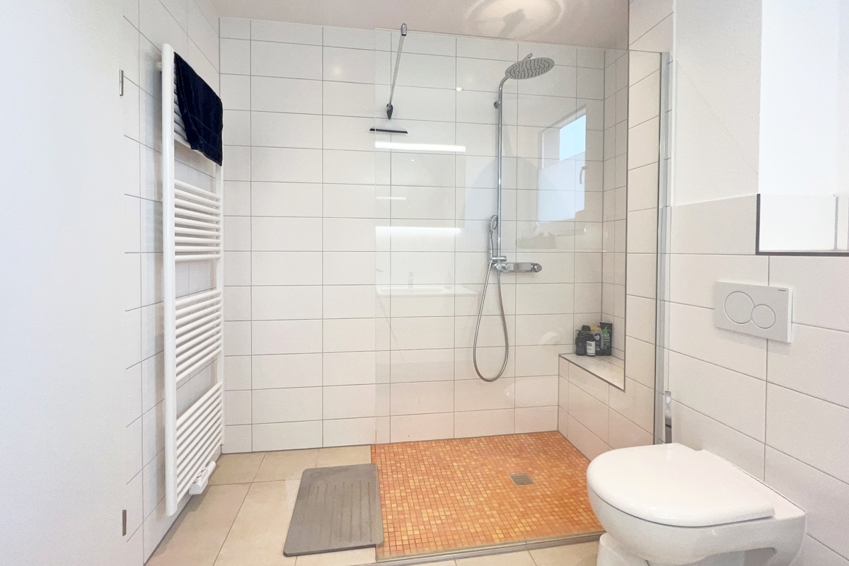 Badezimmer 1.OG (Ansicht 2)