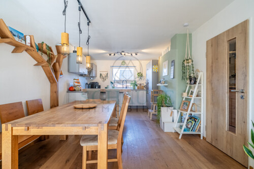 Esszimmer mit Küche