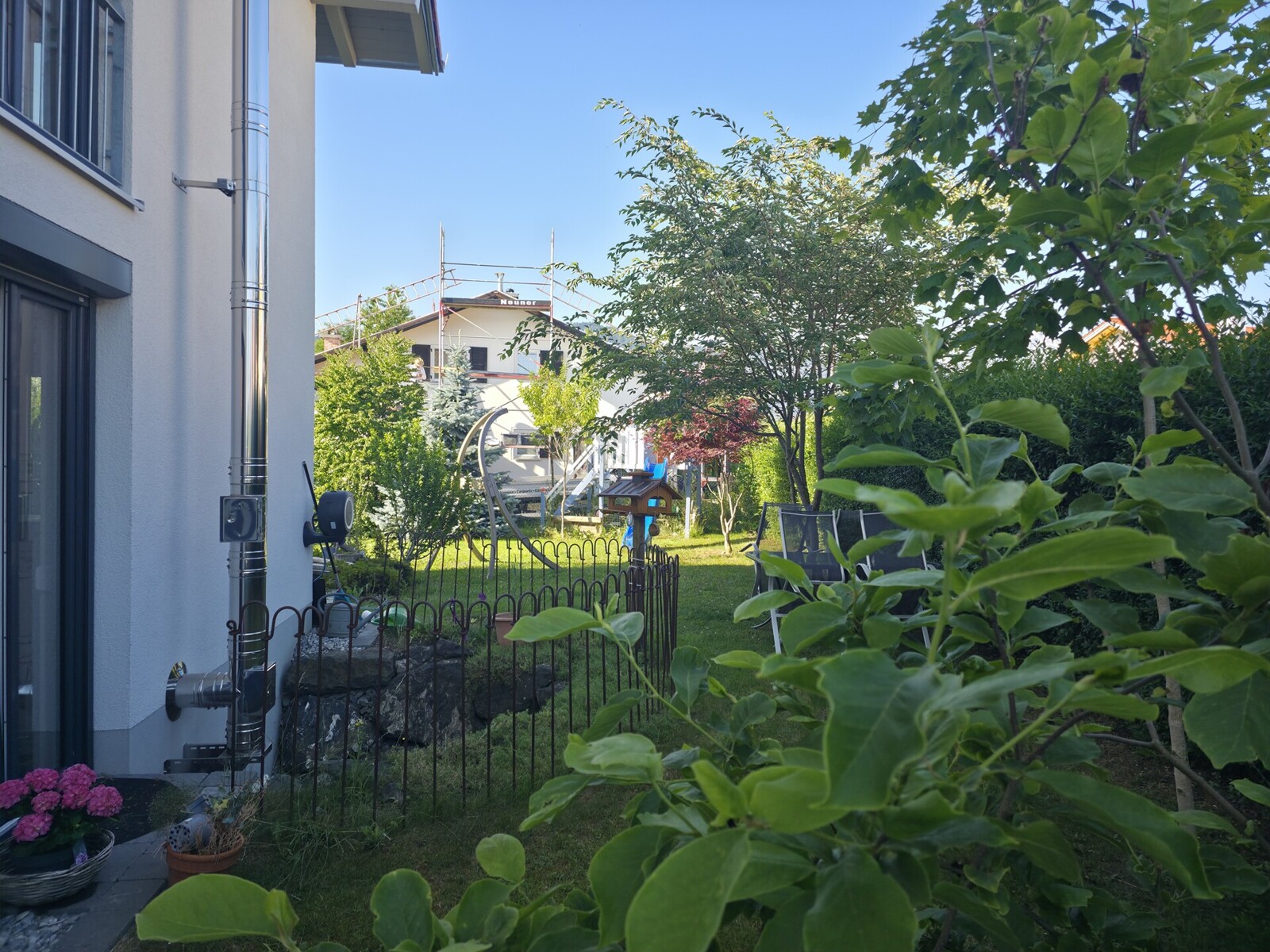 Garten neben dem Haus