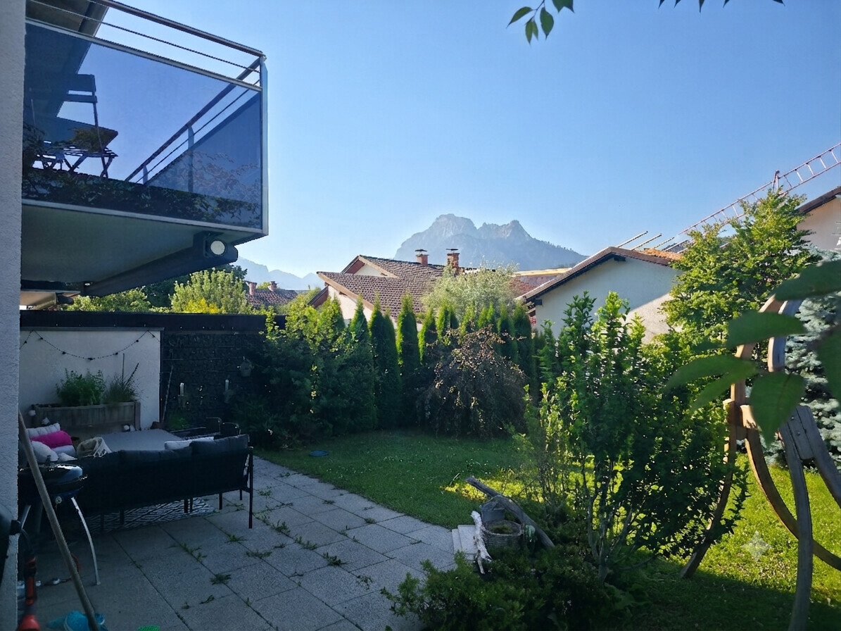 Garten mit Blick in die Berge