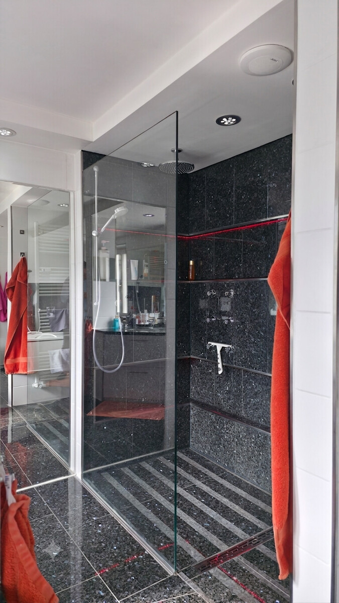 Badezimmer mit Wellnessdusche