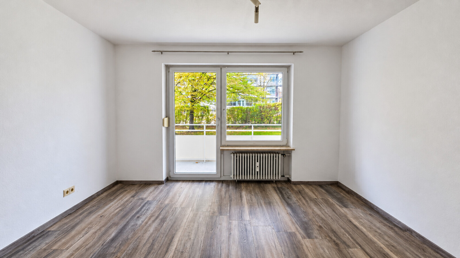 Schlafzimmer mit Balkonzugang