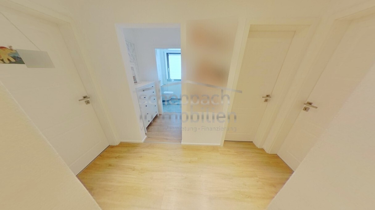 9 Hinterer Flur + Gäste-WC