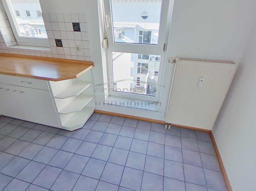 21 Küche, kl. Essbereich