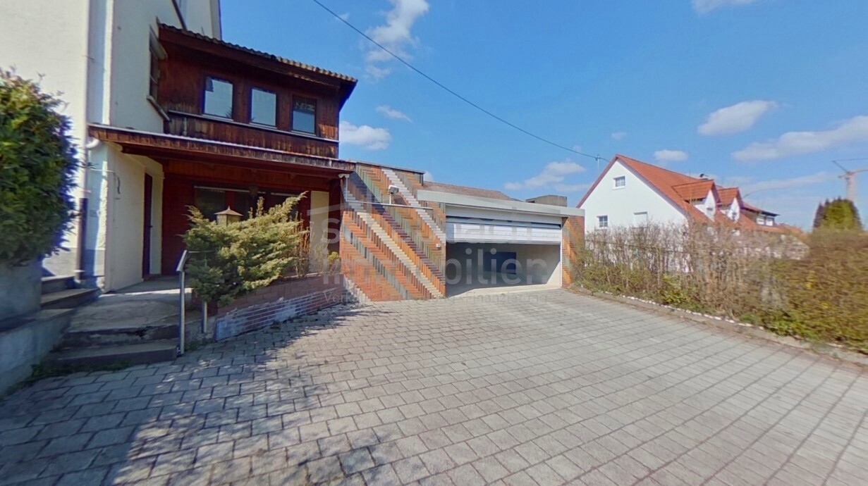 3 Außen Zufahrt, Garage