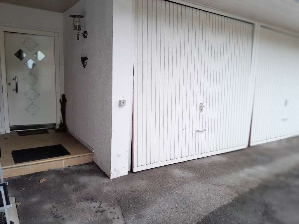 15 Hauseingang, Garage