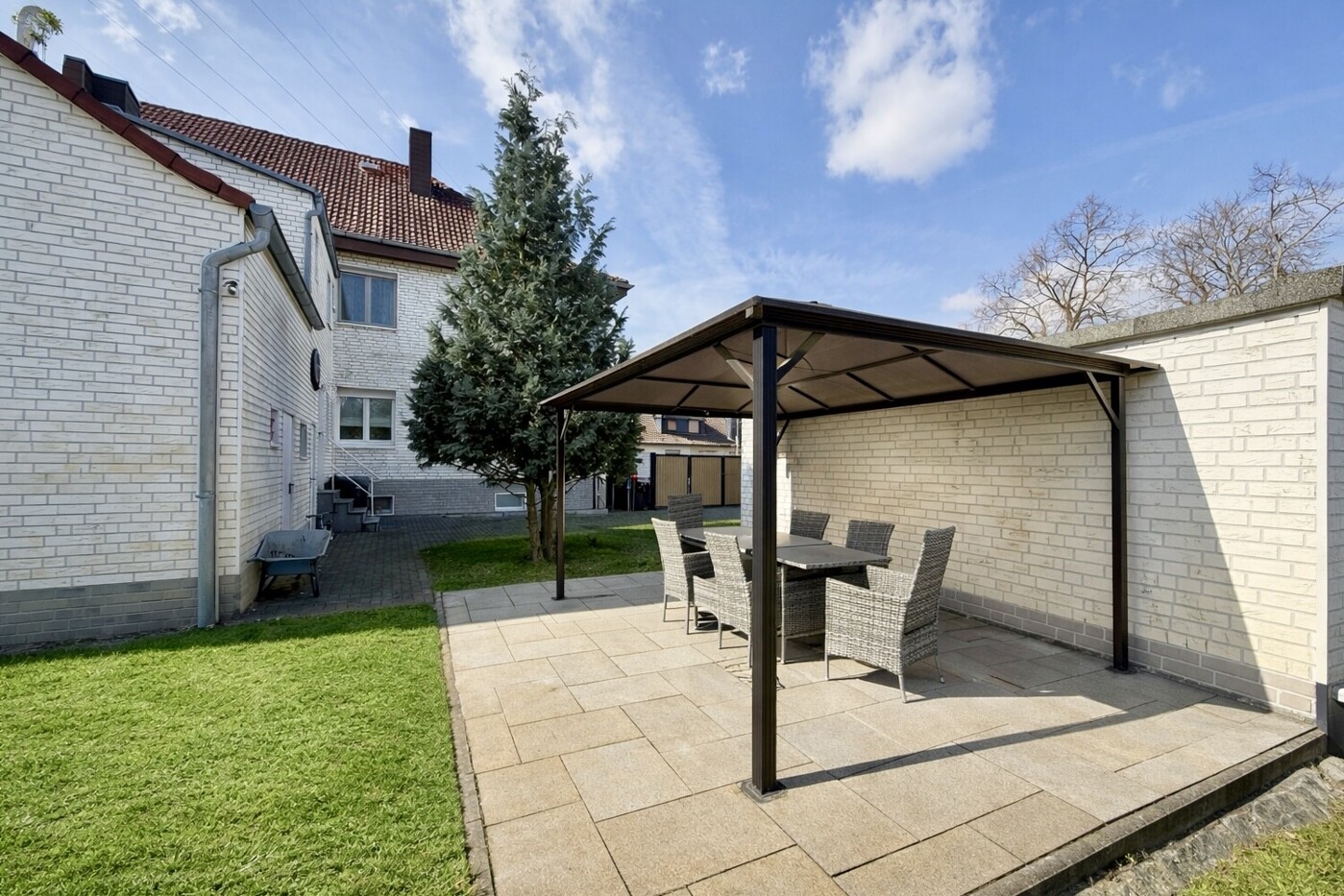 überdachte Terrasse