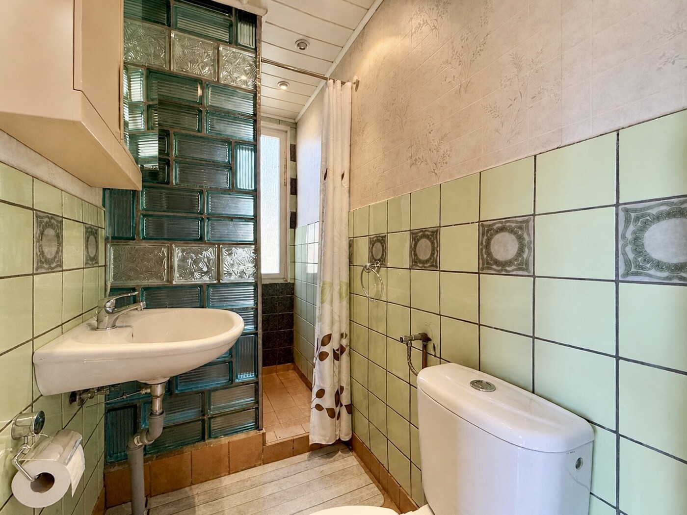 Bad mit Dusche