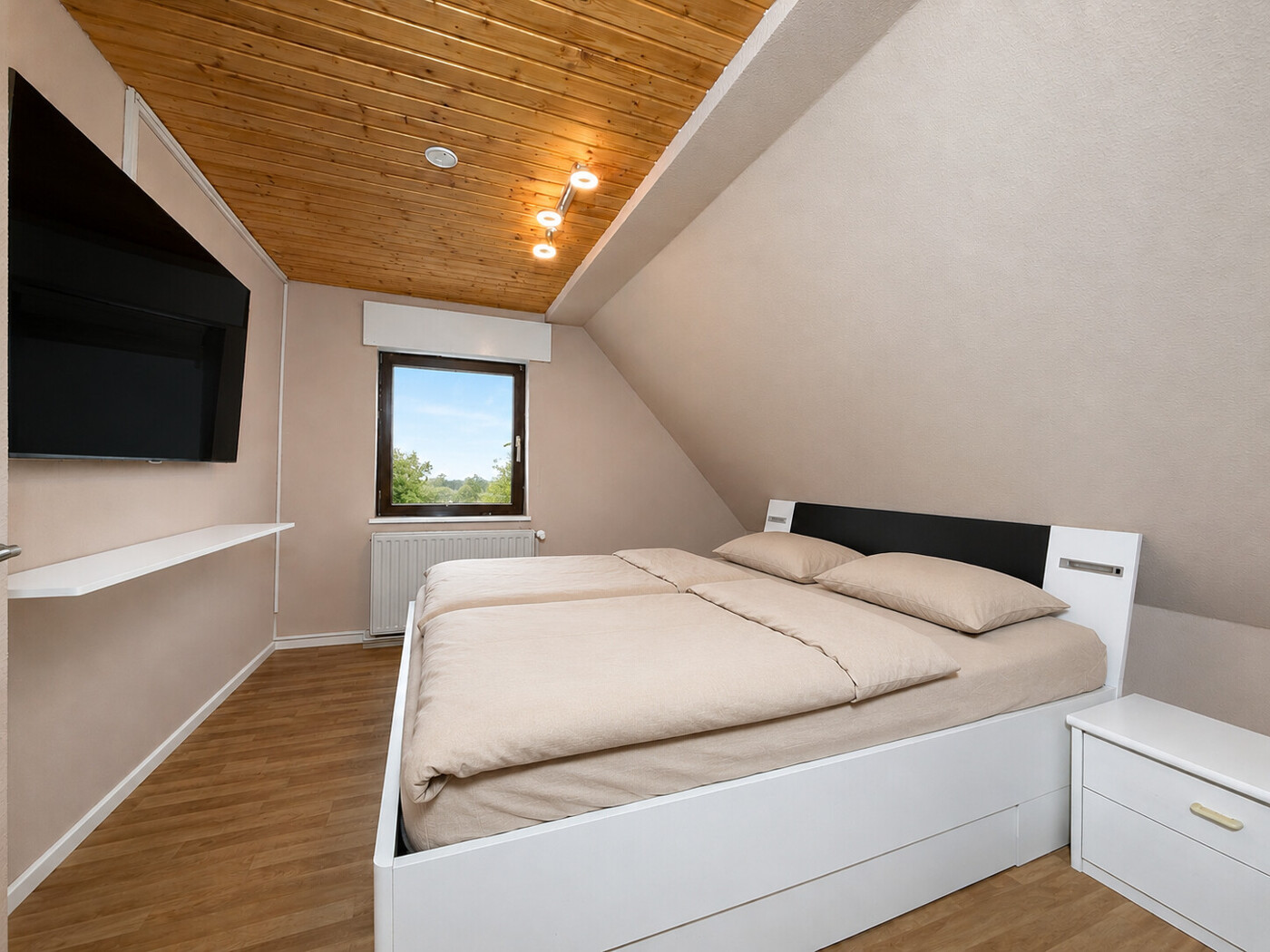 Schlafzimmer | OG