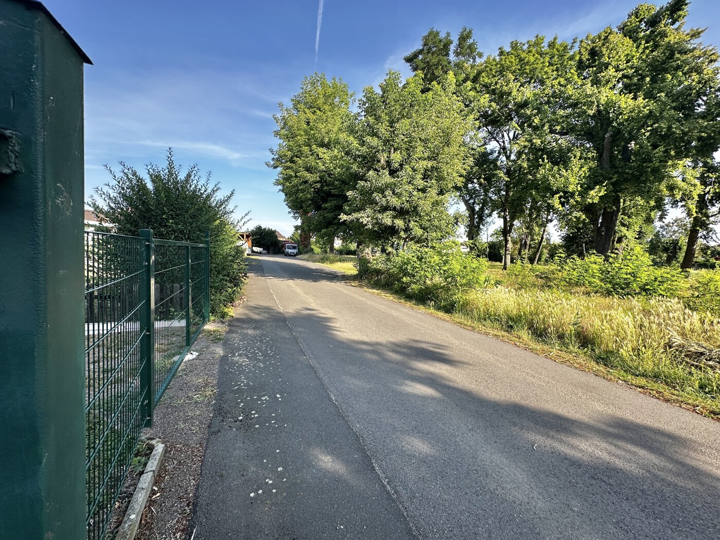 Zufahrt links