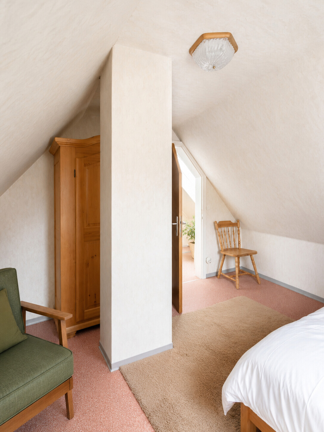 Zimmer 1 Dachgeschoss 