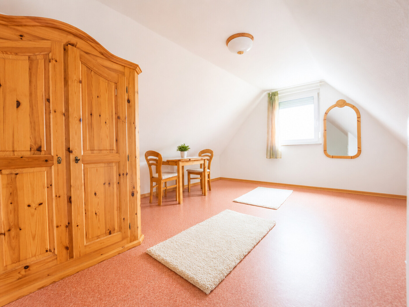 Zimmer 2 Dachgeschoss 