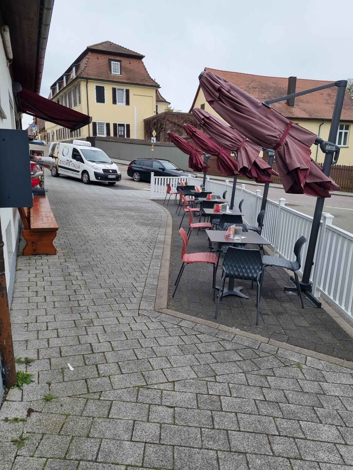 Außenansicht im Sommer