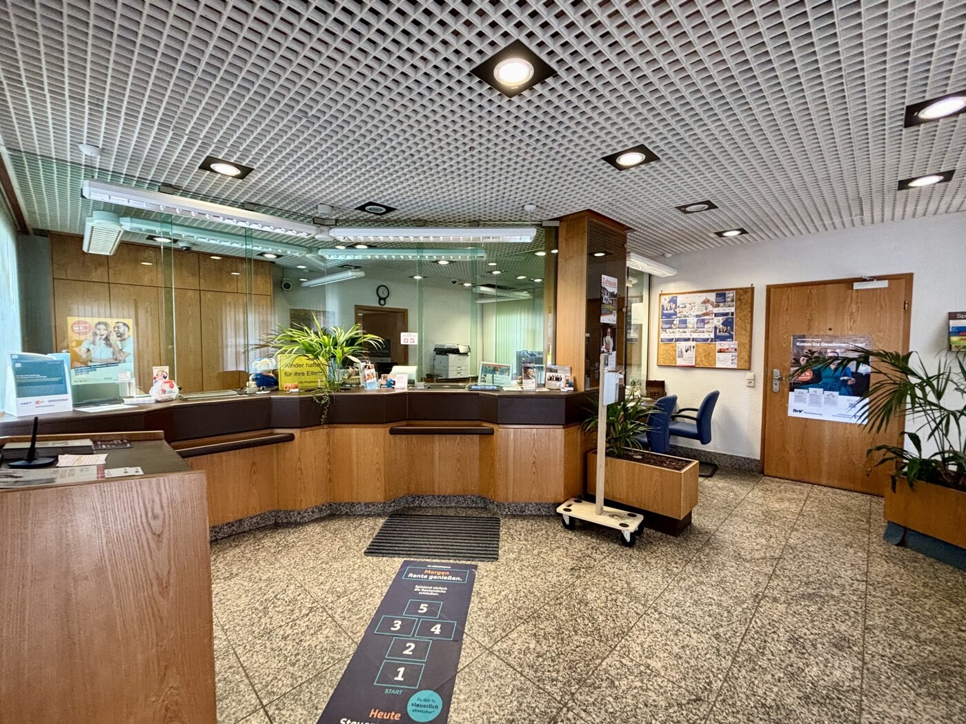 Bankfiliale im Erdgeschoss
