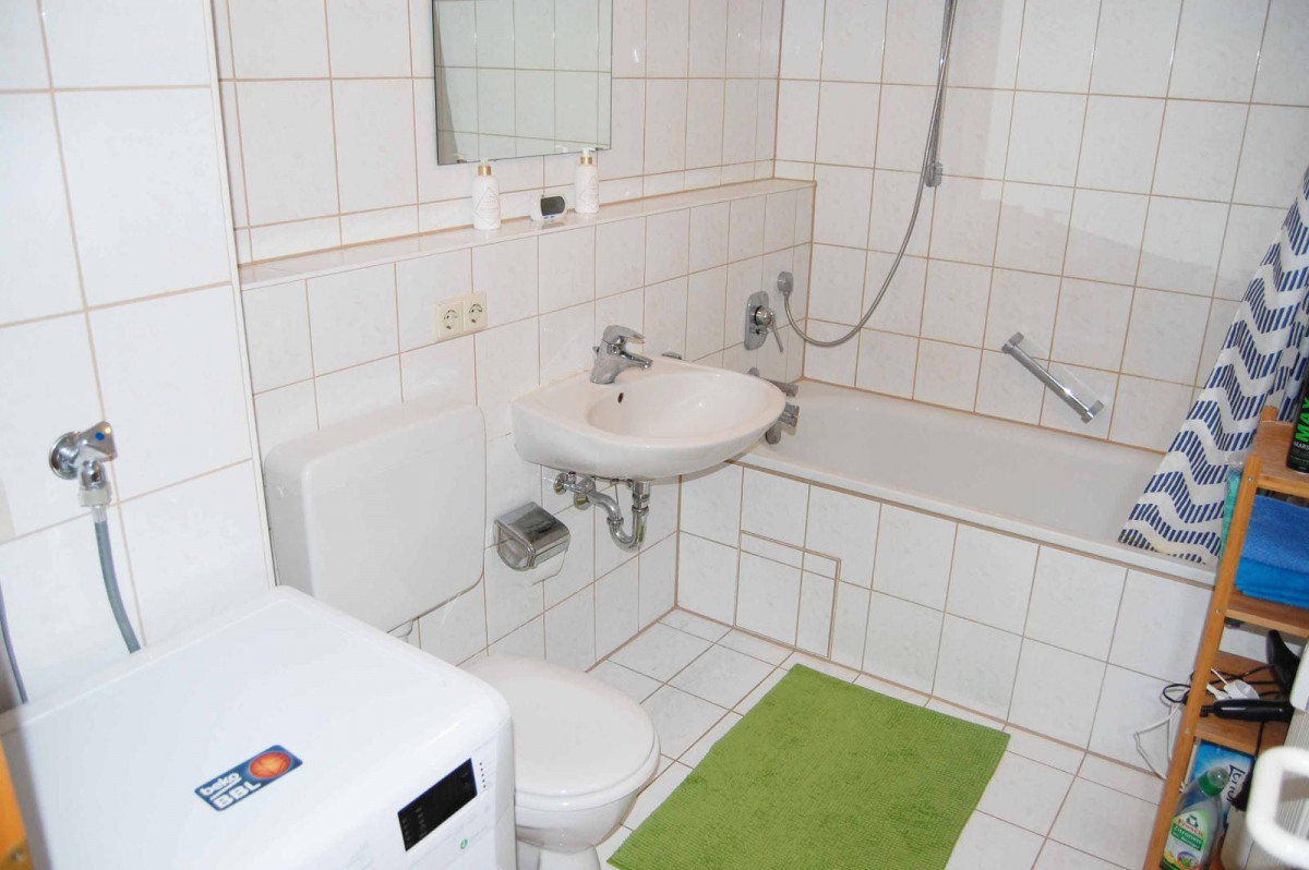 Badezimmer - mit Waschmaschinenanschluß