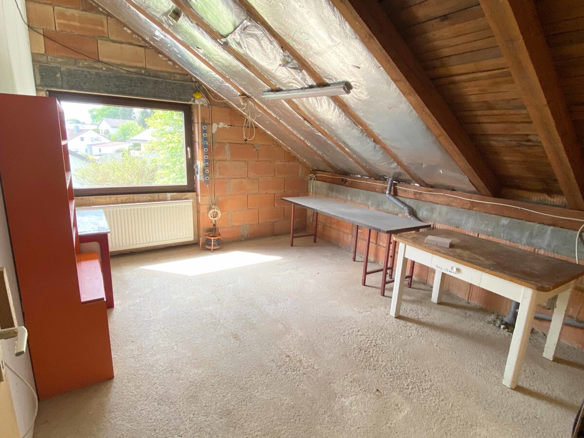 Dachgeschoss ausbaufähiges Zimmer