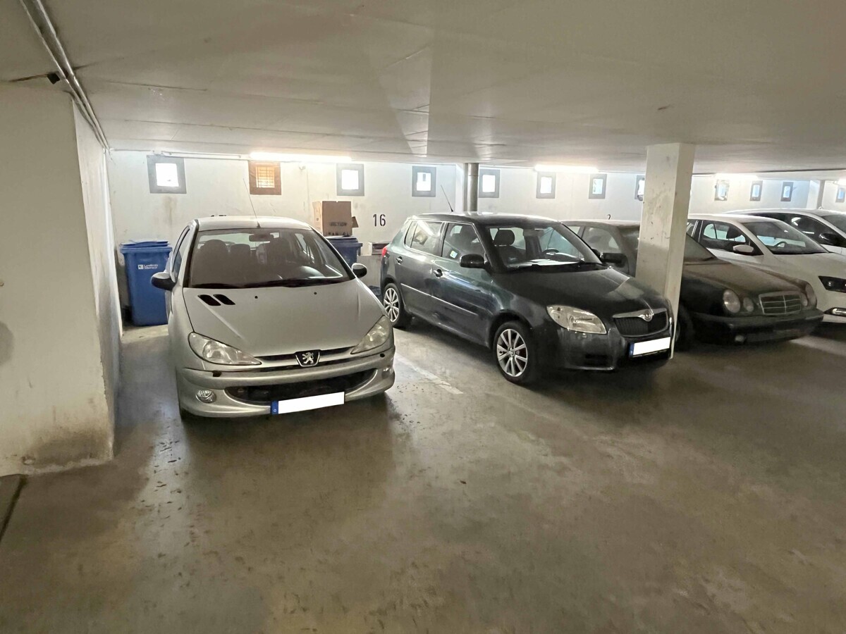 Tiefgaragenstellplatz