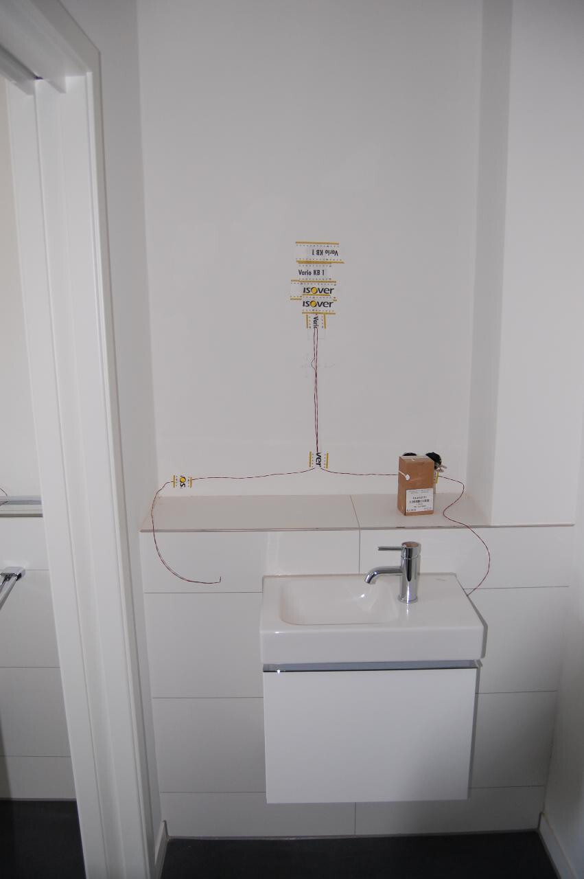 Waschbecken (noch ohne Spiegel)