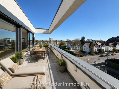 sonnige Dachterrasse