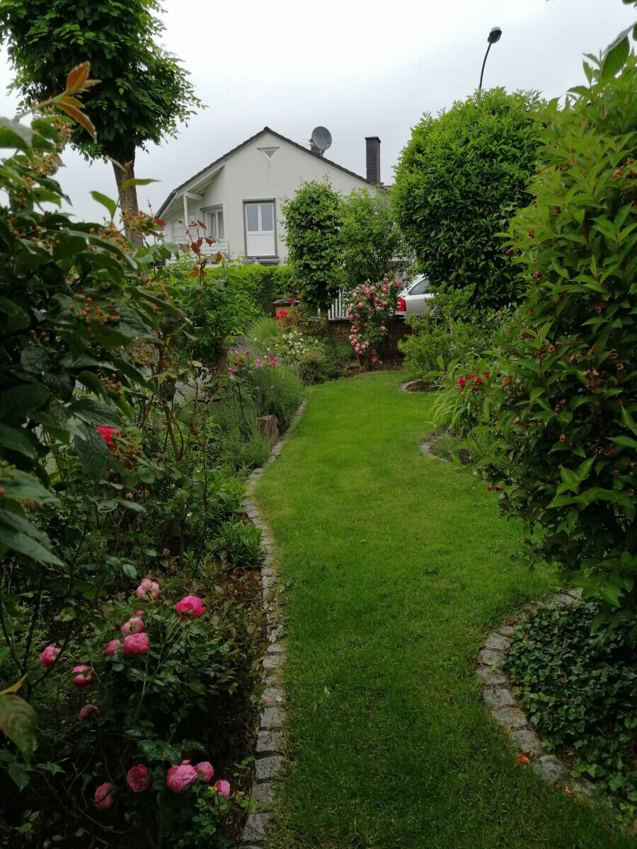 Garten seitlich